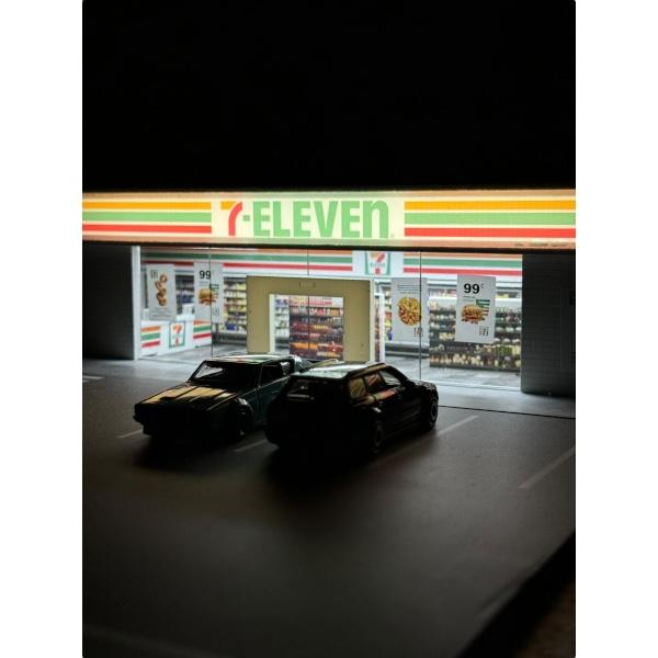 NEW Limited edition 7 Eleven Diorama Hot Wheels Mini GT display 1:64 with LED lighting