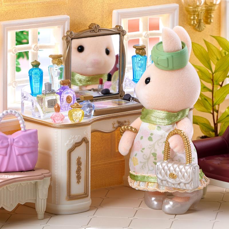 Calico Critters Beauty Boutique Playset, Dollhouse Playset with 1 Figure and Accessories, Online Exclusive